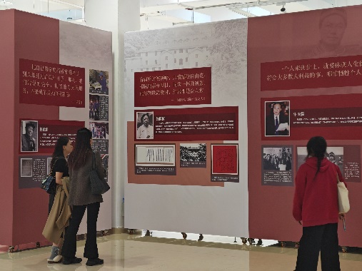 人站在墙边中度可信度描述已自动生成 人站在墙边中度可信度描述已自动生成